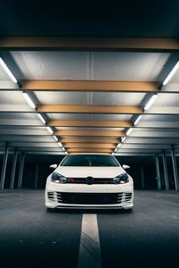 Превью обои volkswagen golf gti, volkswagen, автомобиль, белый, вид спереди