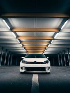 Превью обои volkswagen golf gti, volkswagen, автомобиль, белый, вид спереди