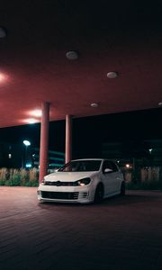 Превью обои volkswagen golf gti, volkswagen, автомобиль, белый, парковка