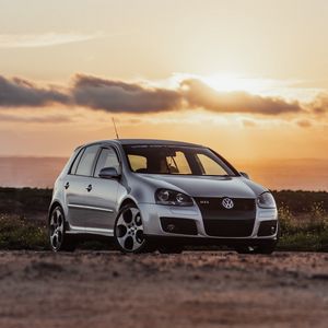 Превью обои volkswagen golf mk5, volkswagen, машина, вид спереди, серый