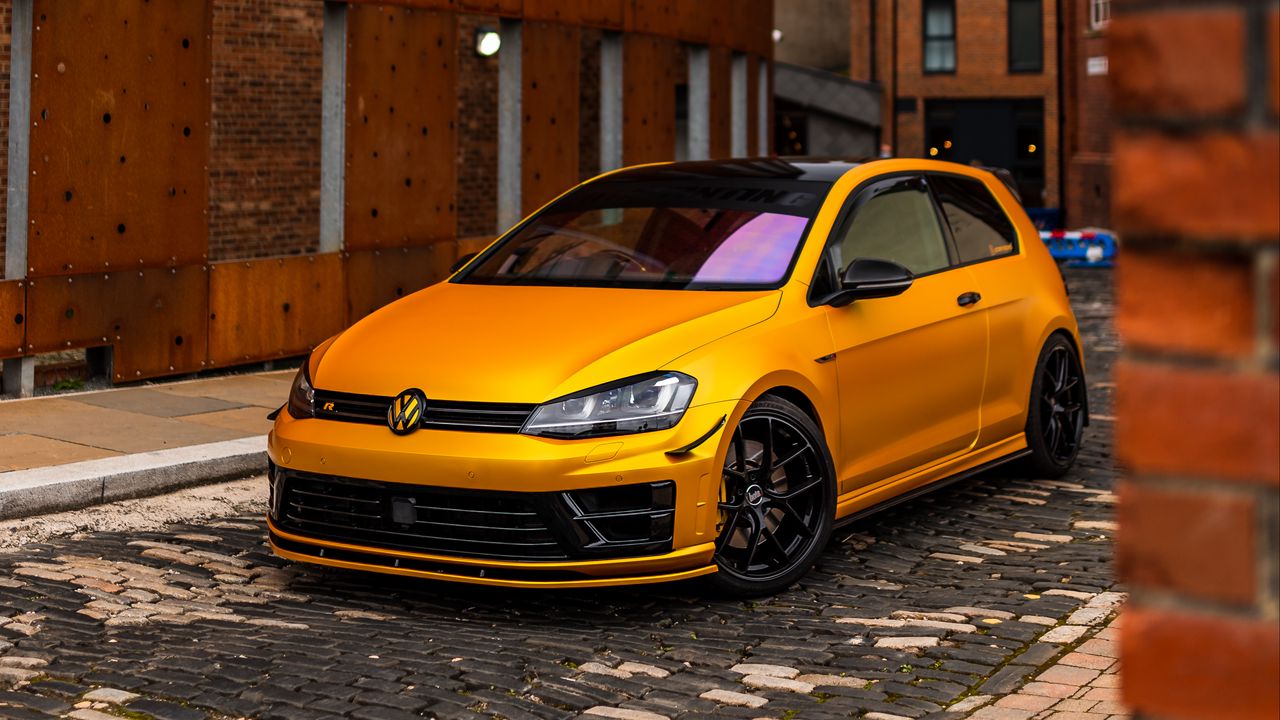 VW Golf 7 GTI желтый