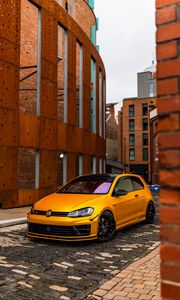 Превью обои volkswagen golf mk5, volkswagen, машина, вид спереди, желтый