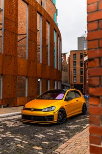 Превью обои volkswagen golf mk5, volkswagen, машина, вид спереди, желтый