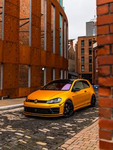 Превью обои volkswagen golf mk5, volkswagen, машина, вид спереди, желтый