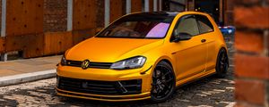 Превью обои volkswagen golf mk5, volkswagen, машина, вид спереди, желтый