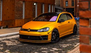 Превью обои volkswagen golf mk5, volkswagen, машина, вид спереди, желтый