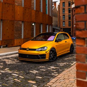 Превью обои volkswagen golf mk5, volkswagen, машина, вид спереди, желтый