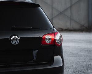 Превью обои volkswagen golf v, volkswagen, автомобиль, фара, вид сзади