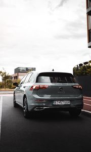 Превью обои volkswagen golf v, volkswagen, автомобиль, фара, вид сзади, серый