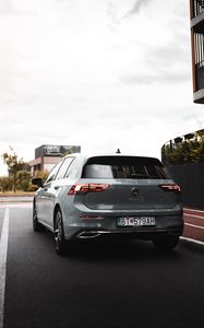 Превью обои volkswagen golf v, volkswagen, автомобиль, фара, вид сзади, серый