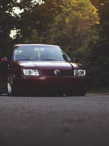 Превью обои volkswagen jetta, volkswagen, автомобиль, красный, вид спереди