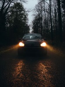 Превью обои volkswagen, машина, фары, ночь