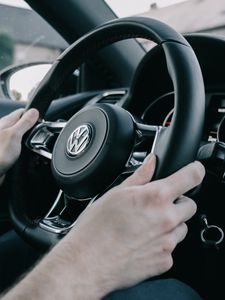 Превью обои volkswagen, руль, руки, машина