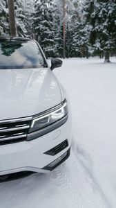 Превью обои volkswagen tiguan, volkswagen, автомобиль, белый, вид спереди