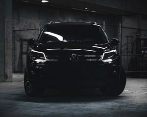 Превью обои volkswagen tiguan, volkswagen, машина, черный, темный, внедорожник