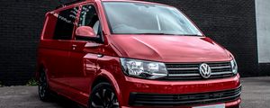 Превью обои volkswagen transporter, минивэн, красный, вид сбоку