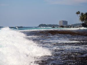 Превью обои волна, море, океан, брызги, берег