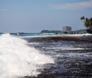 Превью обои волна, море, океан, брызги, берег