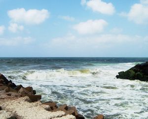 Превью обои волны, берег, камни, сила, мощь, волнорез, грязная вода