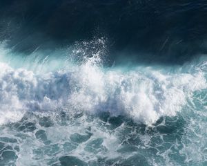 Превью обои волны, брызги, вода, море, прибой