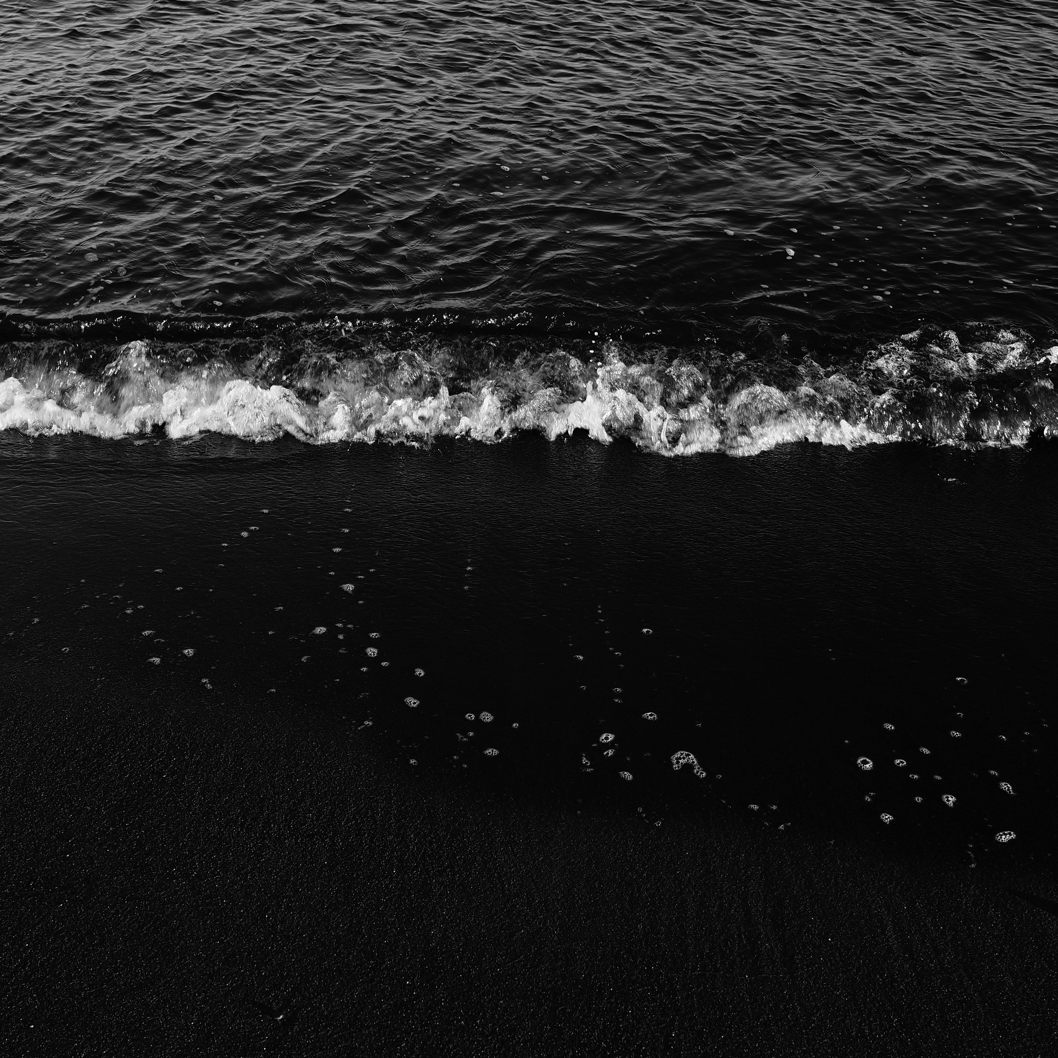 3415x3415 волны, чб, прибой, пена, песок, темный, вода, море обои ipad pro ...