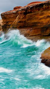 Превью обои волны, голубая вода, берег, скалы, яркие