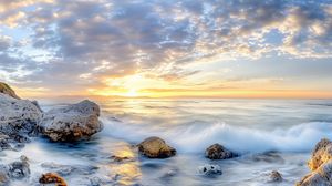Превью обои волны, море, камни, берег, небо, облака, солнце, горизонт