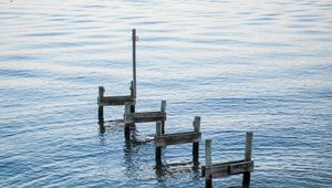 Превью обои волны, море, сваи, берег