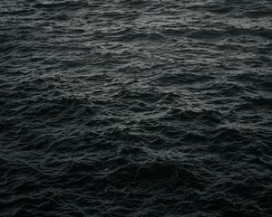 Превью обои волны, рябь, темный, вода, море