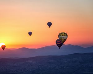 Превью обои воздушные шары, горы, рассвет, туман