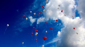Превью обои воздушные шары, небо, облака, сердца, любовь
