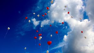 Превью обои воздушные шары, небо, облака, сердца, любовь