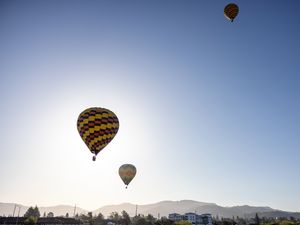 Превью обои воздушные шары, полет, небо