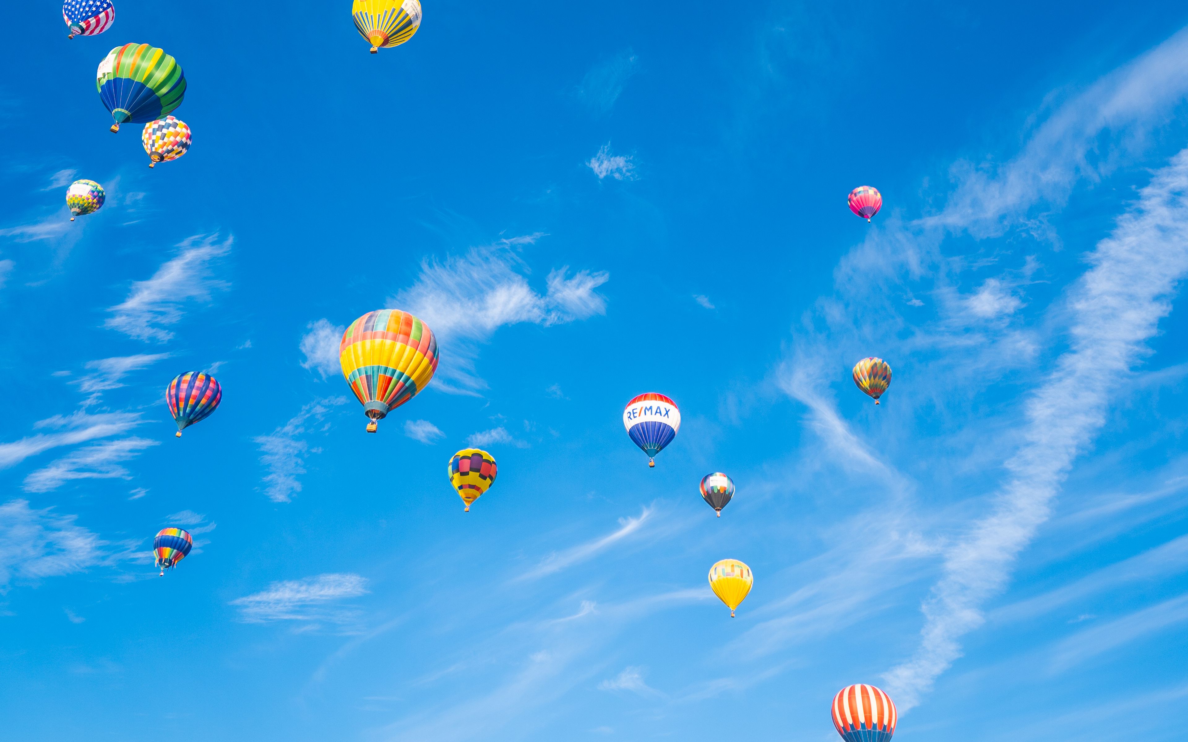 Небо с воздушными шарами
