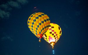 Превью обои воздушные шары, путешествие, облака, небо, полет, высота, темный