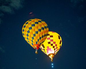 Превью обои воздушные шары, путешествие, облака, небо, полет, высота, темный