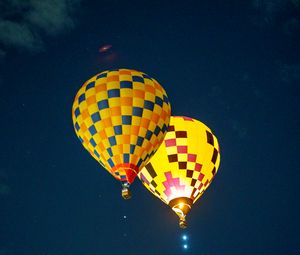 Превью обои воздушные шары, путешествие, облака, небо, полет, высота, темный