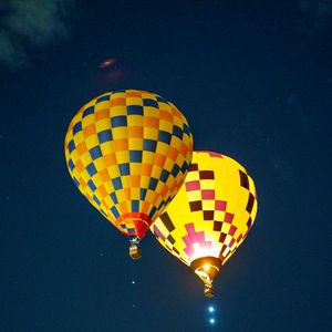 Превью обои воздушные шары, путешествие, облака, небо, полет, высота, темный