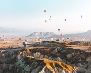 Превью обои воздушные шары, разноцветный, горы, скалы, долина