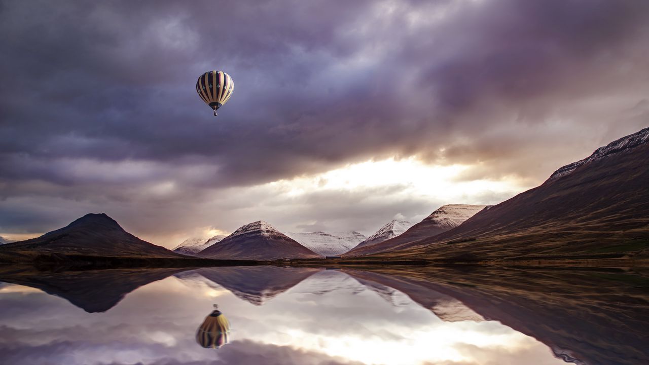 Обои воздушный шар, горы, отражение, озеро