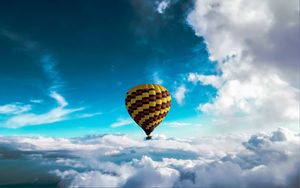 Превью обои воздушный шар, небо, облака, полет, высота, пестрый