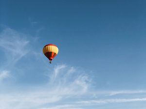 Превью обои воздушный шар, полет, небо