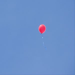 Превью обои воздушный шар, полет, одинокий, небо