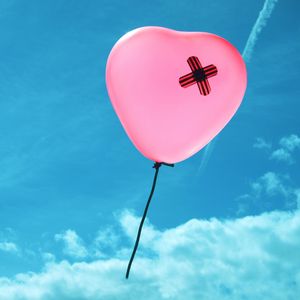 Превью обои воздушный шар, сердце, розовый, на фоне неба