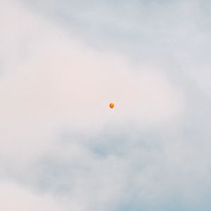 Превью обои воздушный шарик, небо, облака, полет, высота