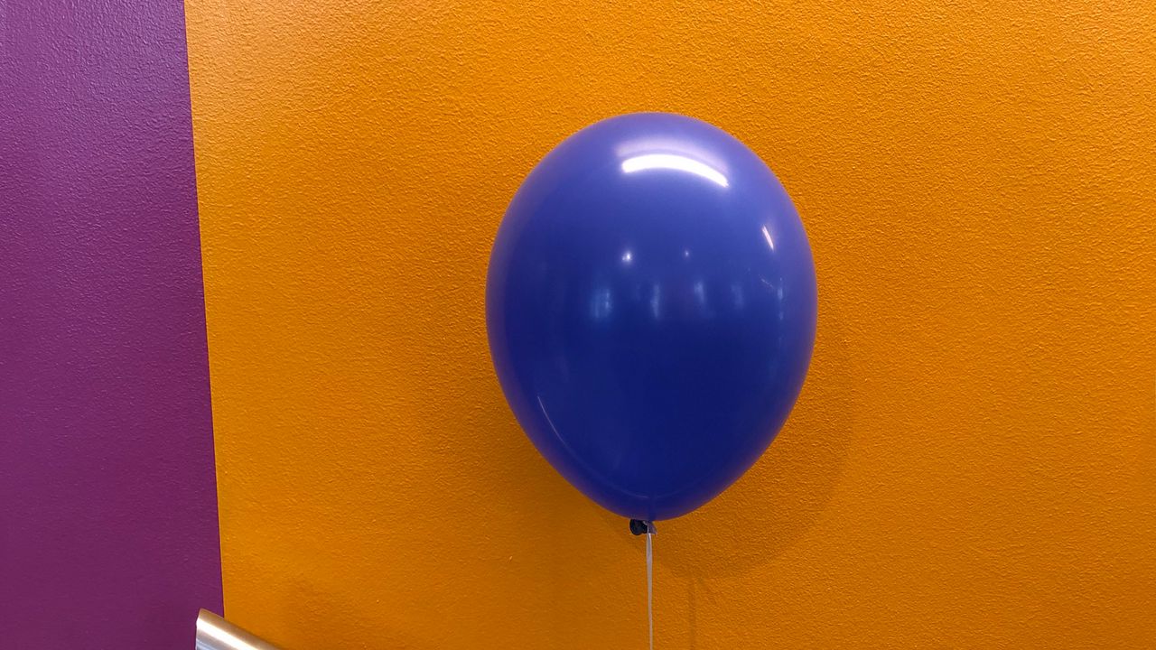 Обои воздушный шарик, синий, блики