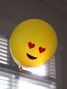 Превью обои воздушный шарик, смайлик, улыбка, счастье, любовь
