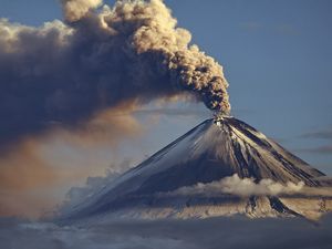 Превью обои вулкан, извержение, дым