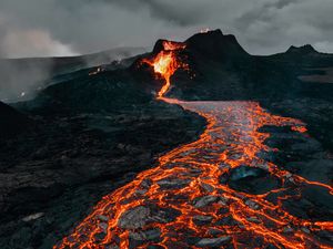 Превью обои вулкан, извержение, лава, камни, горячий