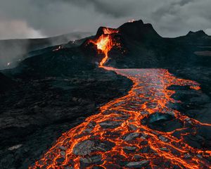 Превью обои вулкан, извержение, лава, камни, горячий